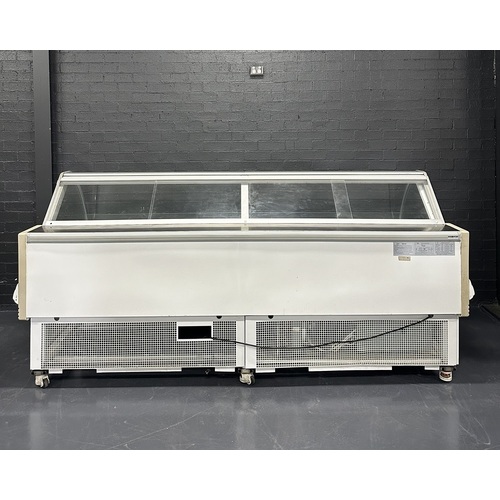 Pre-Owned Carrier ZK-ASAP25DC - Curved Glass Deli Display 2600mm