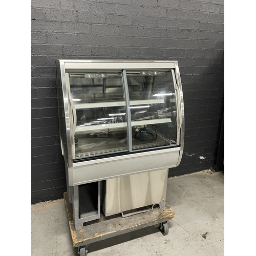 Pre-Owned FPG IN3C08-A018-02 - Curved Glass Benchtop Cold Display