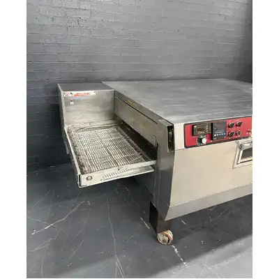 Pre-Owned Blodgett MT3270 - 32 inch Gas Conveyor Pizza Oven