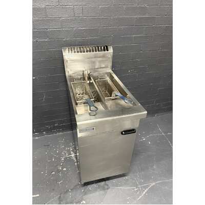 Pre-Owned Waldorf FN8226G - Twin Pan Gas Fryer - Nat Gas