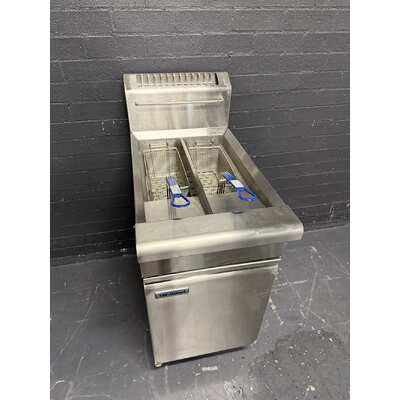 Pre-Owned Waldorf FN8226G - Twin Pan Gas Fryer - Nat Gas