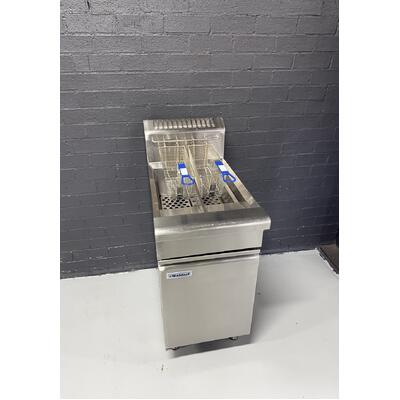 Pre-Owned Waldorf FN8226G - Twin Pan Gas Fryer - Nat Gas