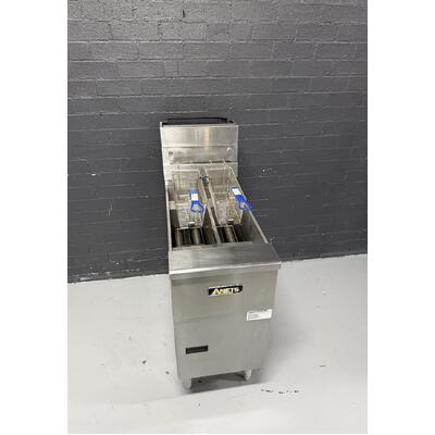 Pre-Owned Anets AGG14T - Split Tank Gas Fryer