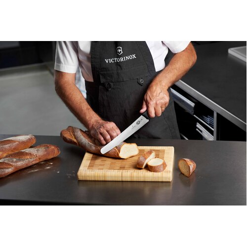 Victorinox Pastry Knife Wavy Edge - 260mm Black Fibrox - 5.2933.26