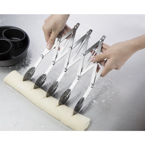 Vogue 5 Wheel Dough Cutter - 55mm Dia - CS850