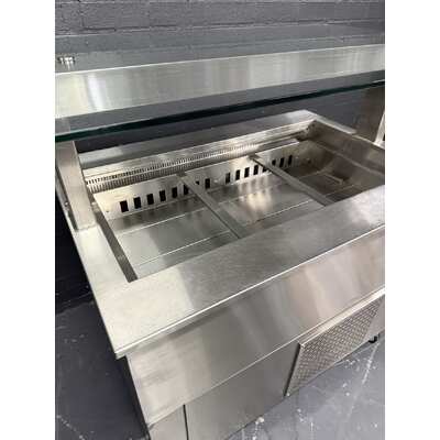 Pre-Owned Culinaire CR.CWCF.D.GSF.3 - 3 Module Refrigerated Island Buffet with Glass Gantry - PO-1938