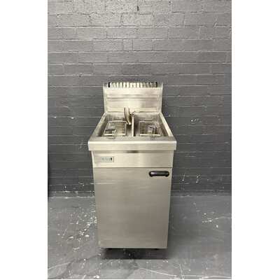 Pre-Owned Waldorf FN8226G - Twin Pan Gas Fryer - Nat Gas - PO-1940