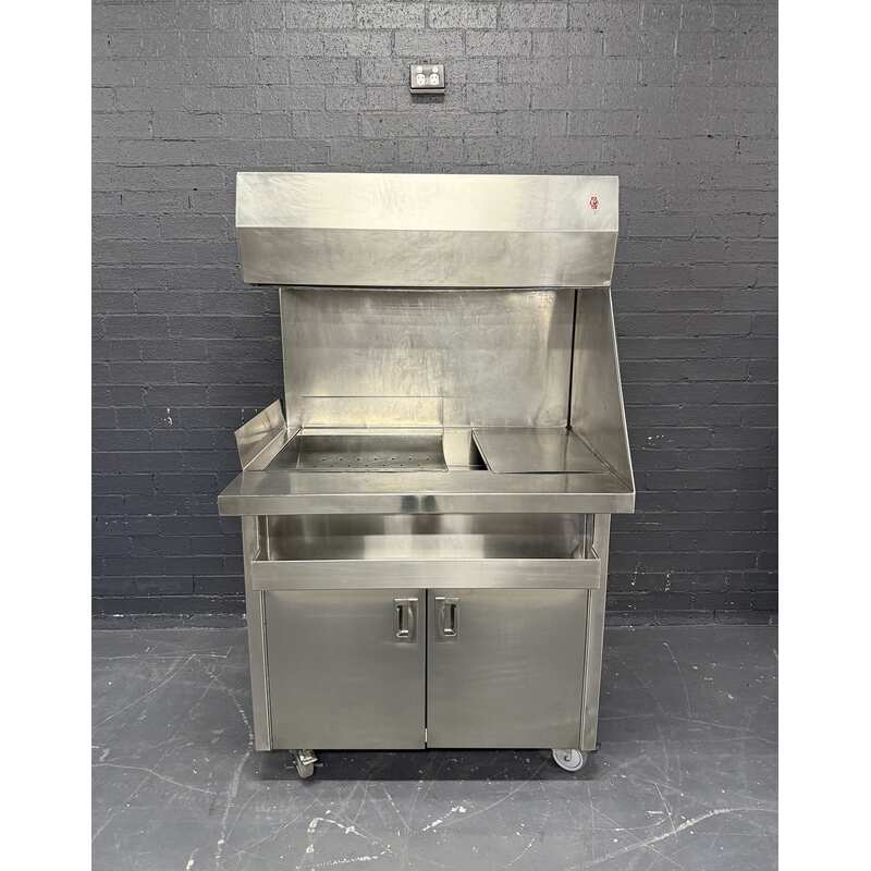 Pre-Owned Custom Freestanding Chip Warmer with Storage 950mm
