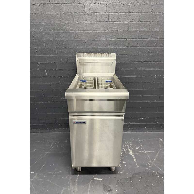 Pre-Owned Waldorf FN8226G - Twin Pan Gas Fryer - Nat Gas