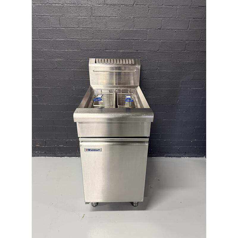 Pre-Owned Waldorf FN8226G - Twin Pan Gas Fryer - Nat Gas