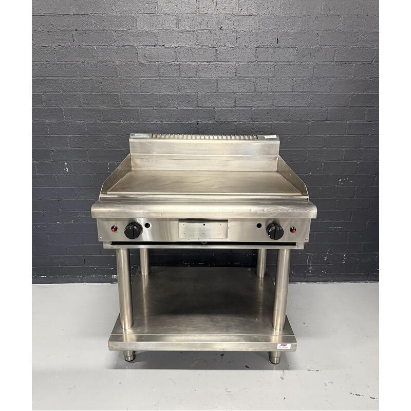 Pre-Owned Waldorf GP8900G-LS - 900mm Gas Griddle on Leg Stand